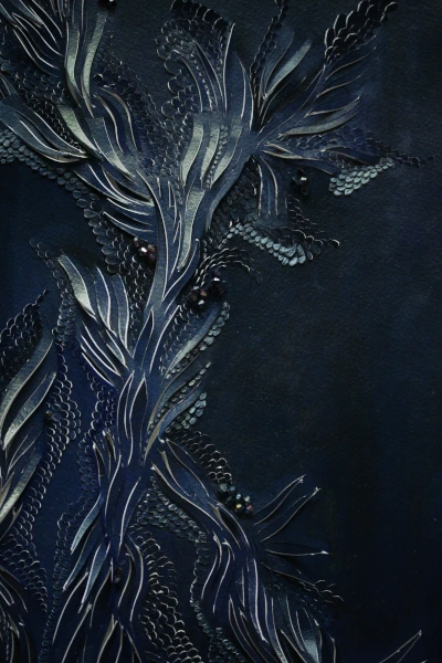 Portfolio bas-relief papier incisé monochrome floral