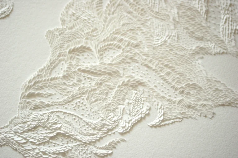 Sculpture murale en bas-relief papier signée Vanessa Campos atelier