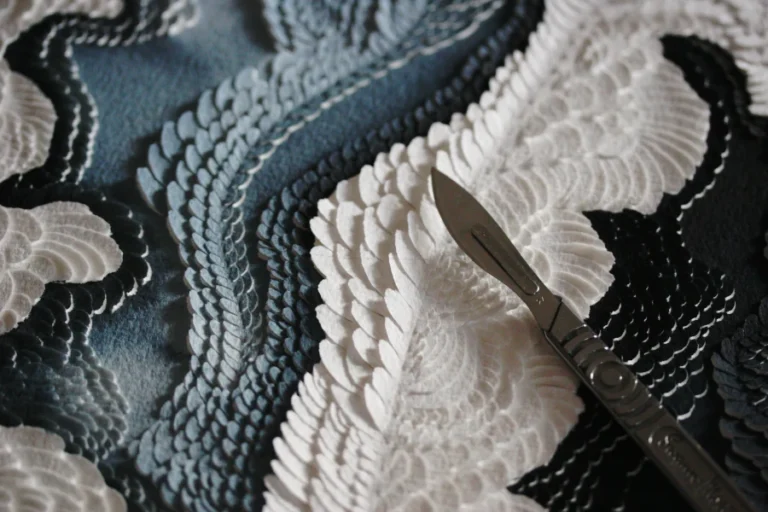 Première entaille au scalpel marquant l